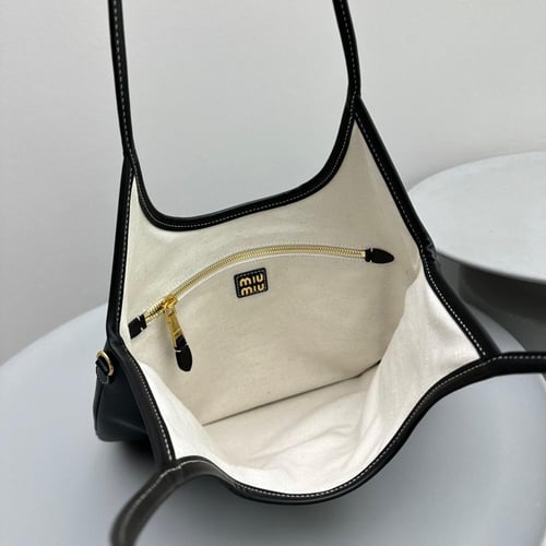 شنطة ميو ميو آيفي بيد