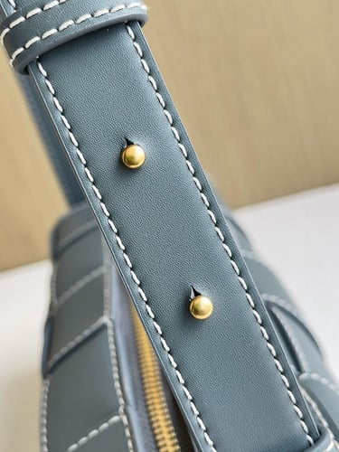 شنطة بوتيقا small Brick مقاس 23.5cm