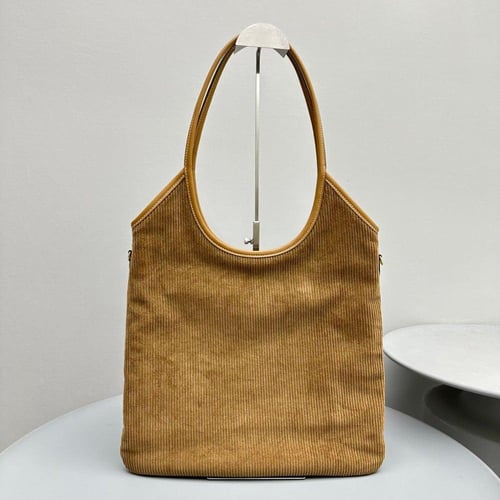 شنطة ميو ميو آيفي بيد