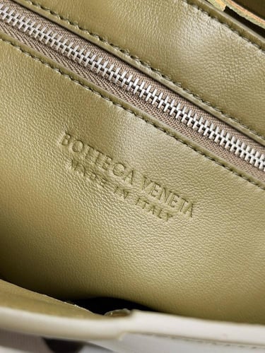 شنطة بوتيقا Cassette With مقاس 23cm