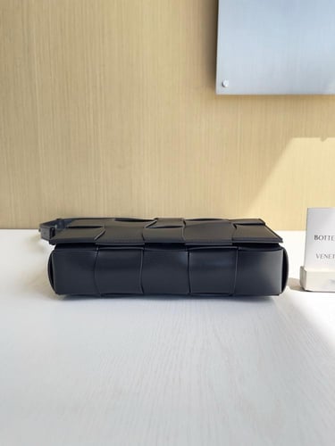 شنطة بوتيقا Cassette مقاس 23cm