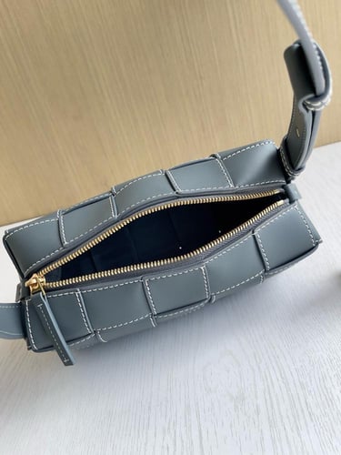 شنطة بوتيقا small Brick مقاس 23.5cm