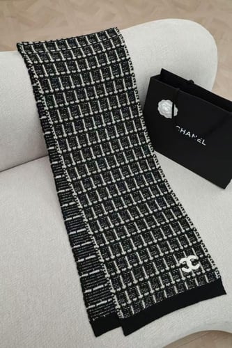 سكارف شانيل +كاب + قلفز 35*200