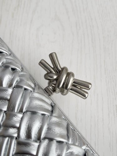 شنطة بوتيقا knot مقاس 19cm