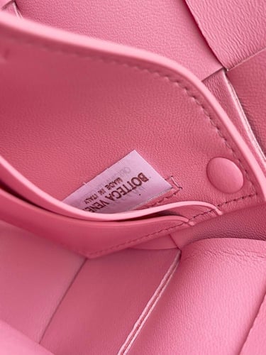 شنطة بوتيقا Cassette Pouch مقاس 22.5cm