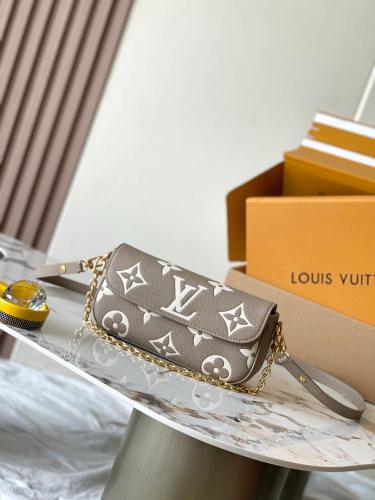 شنطة لوي فيتون Wallet On Chain مقاس 23.5cm