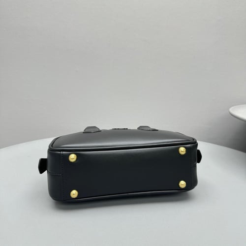 شنطة ميو ميو