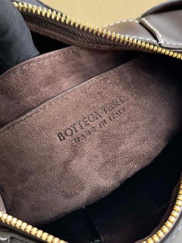 شنطة بوتيقا small Brick مقاس 23.5cm