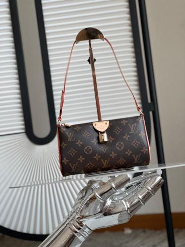 شنطة لوي فيتون Pochette Tirette مقاس22cm