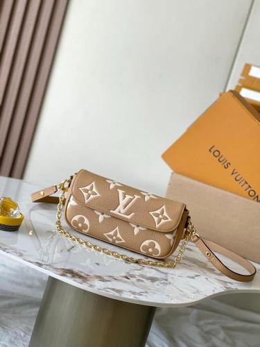 شنطة لوي فيتون Wallet On Chain مقاس 23.5cm