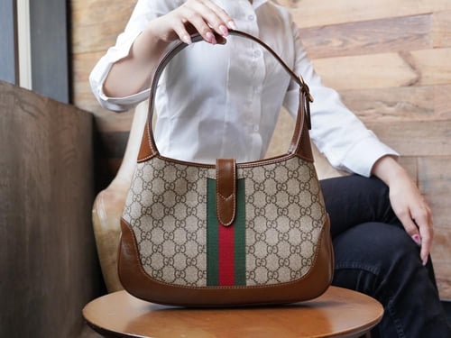 شنطة قوتشي جاكي