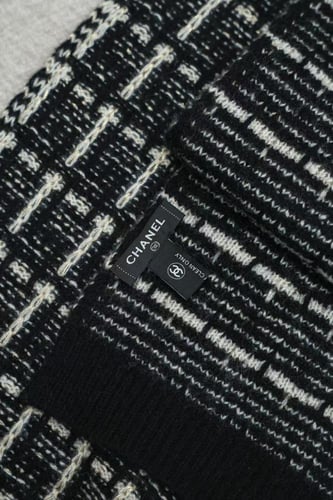 سكارف شانيل +كاب + قلفز 35*200