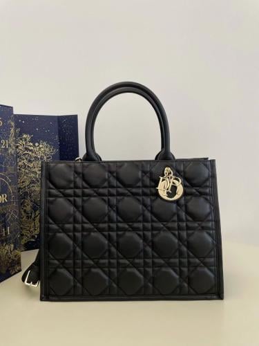 حقيبة Dior Book Tote مقاس36