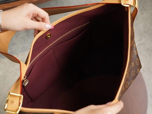 شنطة لويس CARRYALL