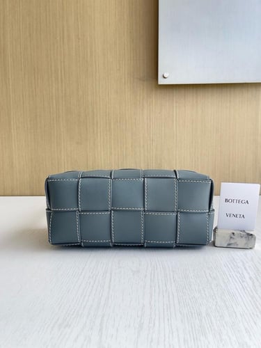 شنطة بوتيقا small Brick مقاس 23.5cm