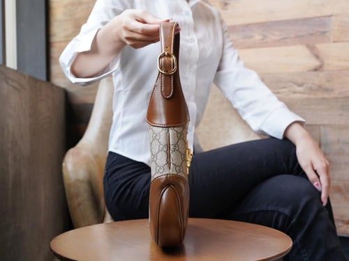 شنطة قوتشي جاكي