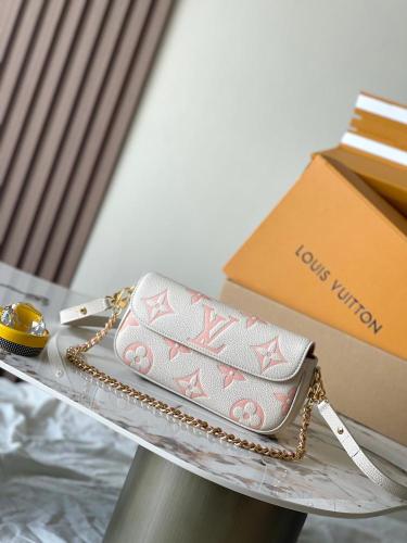 شنطة لوي فيتون Wallet On Chain مقاس 23.5cm