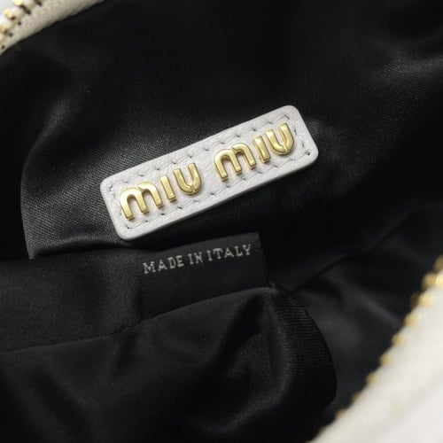 شنطة ميو ميو وأندر هوبو