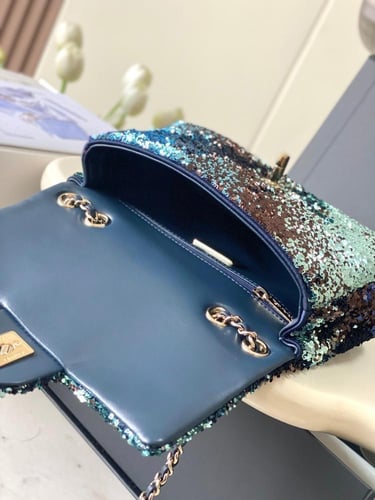 شنطة شانيل كلاسك مقاس20cm