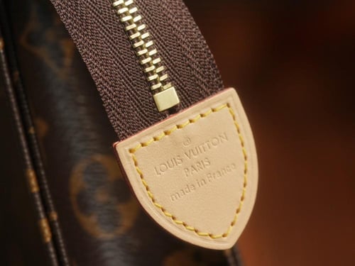 شنطة لويس فيتون باوتش