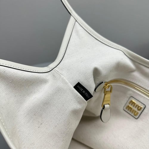 شنطة ميو ميو آيفي بيد