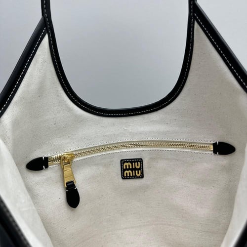 شنطة ميو ميو آيفي بيد