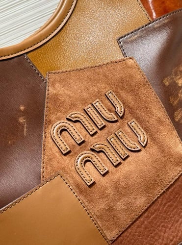 شنطة ميو ميو آيفي بيد