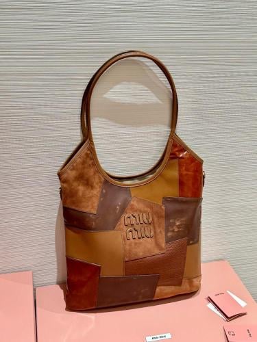 شنطة ميو ميو آيفي بيد