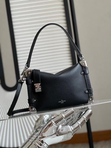 شنطة لوي فيتون SIDE TRUNK مقاس23.5cm