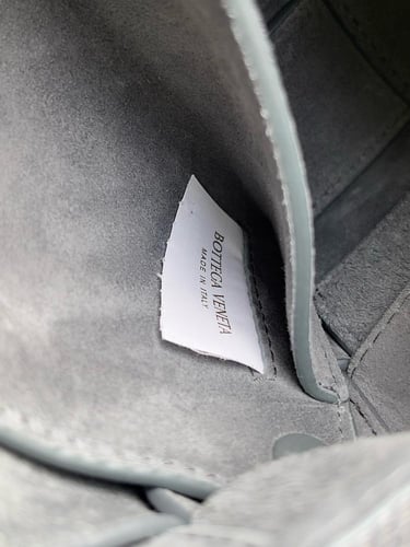 شنطة بوتيقا small Brick مقاس 23.5cm