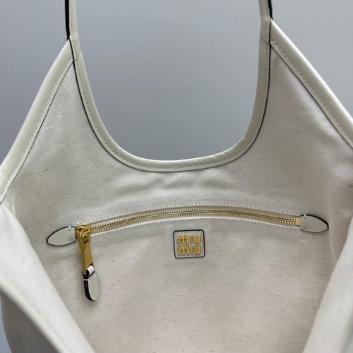 شنطة ميو ميو آيفي بيد