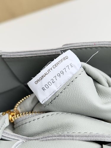 شنطة بوتيقا cassette مقاس 23cm