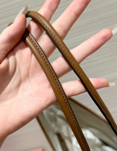 شنطة ميو ميو آيفي بيد