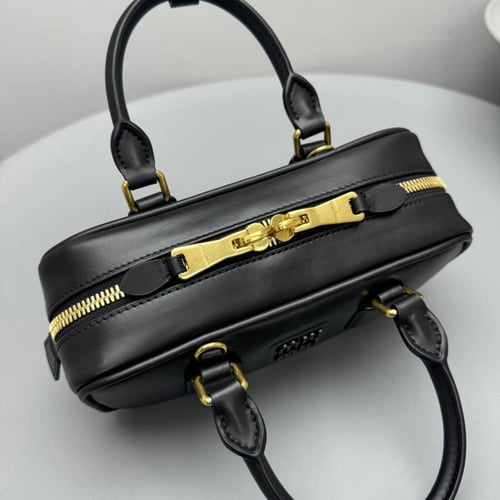 شنطة ميو ميو