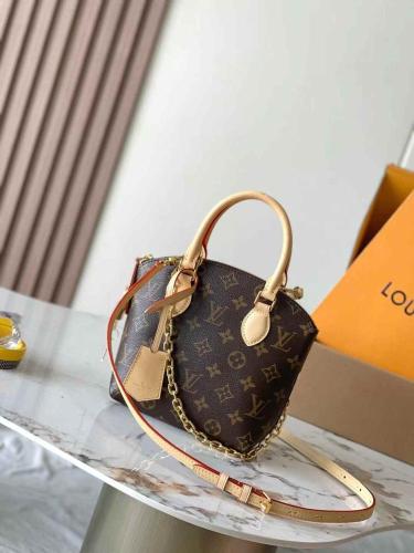 شنطة لوي فيتون Lockit BB مقاس 19cm