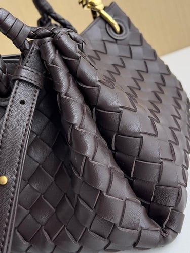 شنطة بوتيقا parachute مقاس 21cm