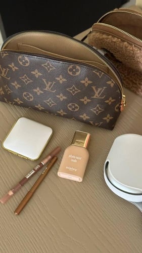 شنطه مستحضرات تجميل وعنايه