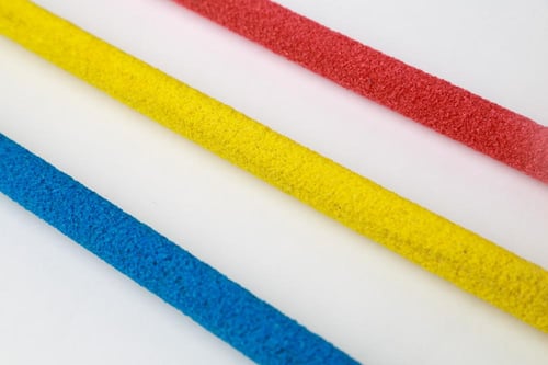 مبرد ومجثم ذو سلسلة للطيور