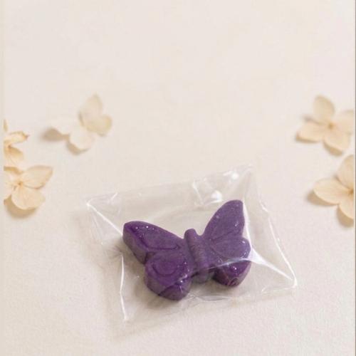 مستكة معطرة بتصميم فراشة