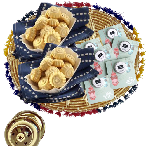 صينيه من السعف مزينه بخيوط ملونه