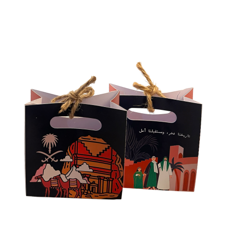 علبه ورقيه توزيعات ليوم التأسيس 3 قطع