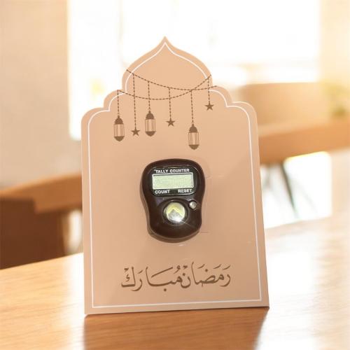 كرت مستوحى من أقواس المساجد مع عداد تسبيح إلكتروني