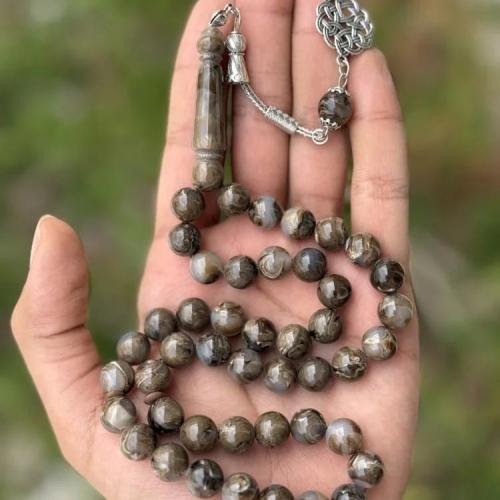 سبحه بلون البني