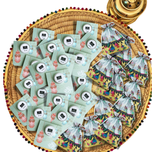 صينيه من السعف مزينه بخيوط ملونه