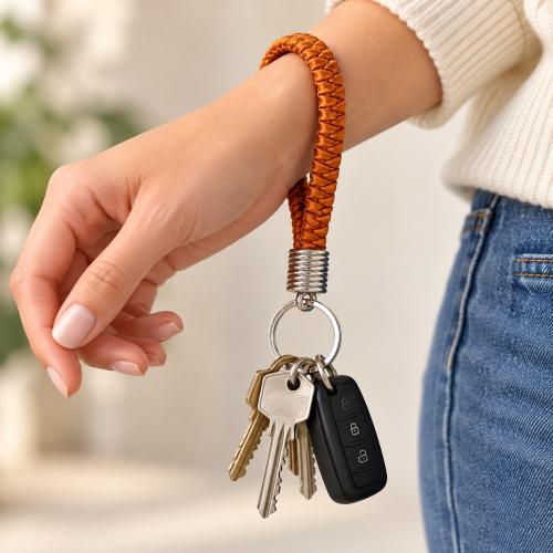 ميدالية المعصم المضفرة عملية وخفيفه