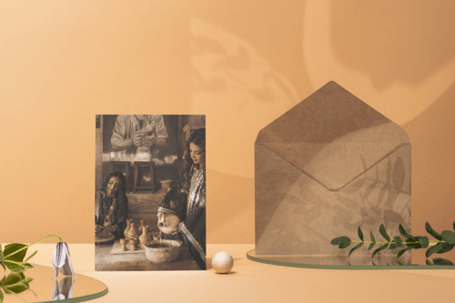 كرت مع ظرف بلون عشوائي للأهداء بيوم التأسيس