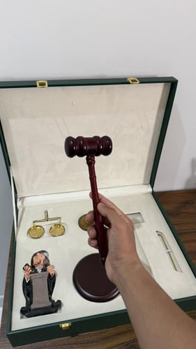 بوكس بشعار ميزان ، هدية قانونية للرجال ⚖️