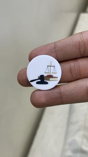 بروش قانوني كتب ومطرقة