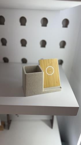 مقلمة سمارت لون خشبي مع شاحن لاسلكي ⚖️