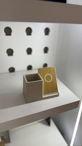 مقلمة سمارت لون خشبي مع شاحن لاسلكي ⚖️